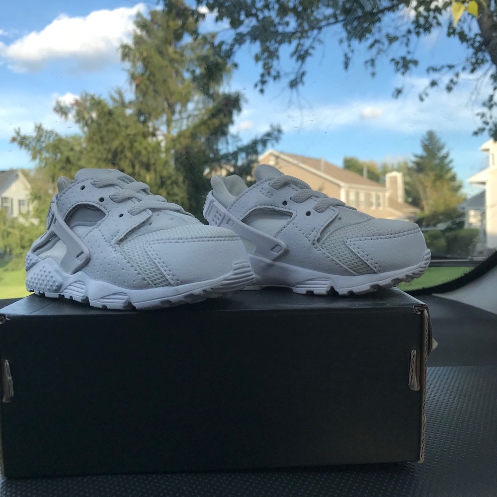 Nike Roshe All-White Toddler size 6c